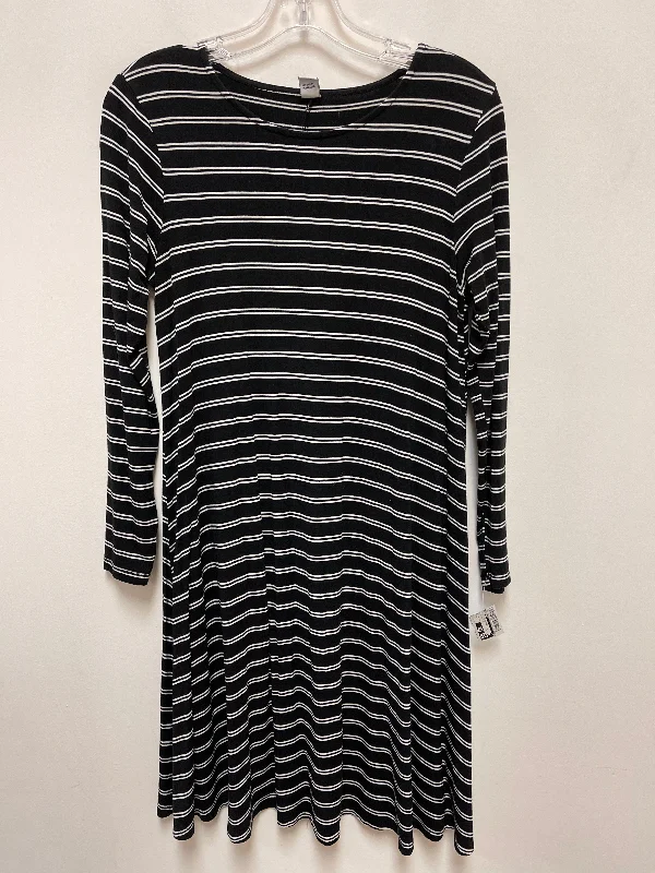 Dress Casual Short By Old Navy In Black & White, Size: S