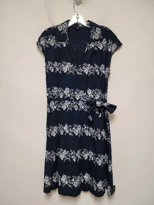 Dress Casual Short By Tommy Hilfiger In Blue & White, Size: L