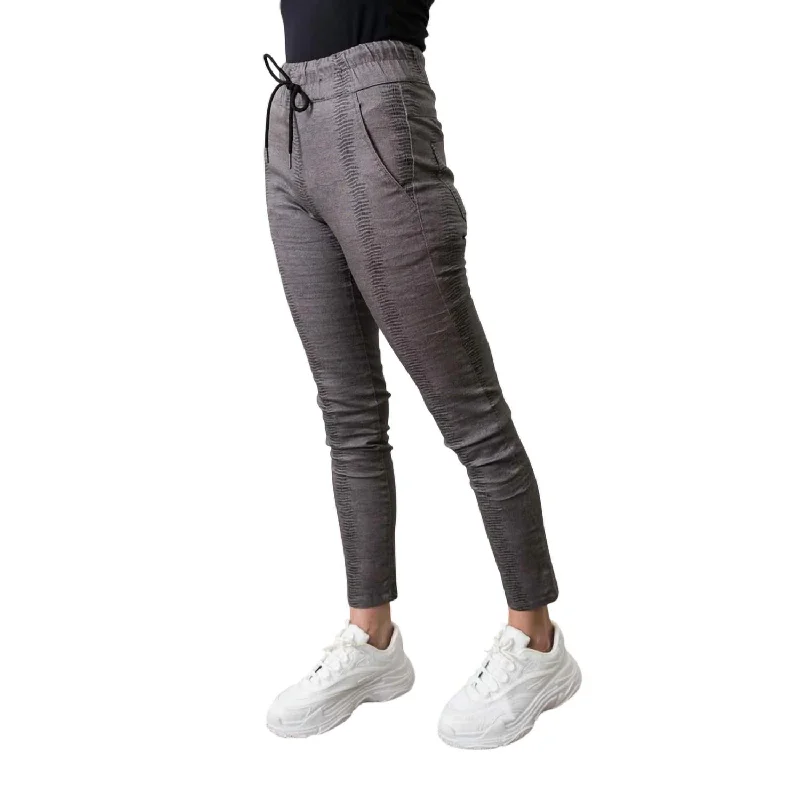 Shely Ankle Pant In Grey Snake